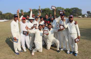 khandwa End of state level official and staff cricket tournament भोपाल ने इंदौर को हराकर जीता राज्य स्तरीय टूर्नामेंट जीता