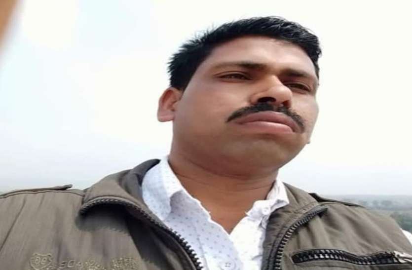 शादीशुदा महिला ने पुलिस कांस्टेबल पर लगाया घर में घुस कर दुष्कर्म करने का आरोप, जांच शुरू शादीशुदा महिला ने पुलिस कांस्टेबल पर लगाया घर में घुस कर दुष्कर्म करने का आरोप, जांच शुरू