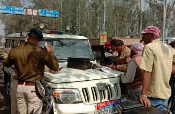 Singrauli traffic police took action in Jayant तेज रफ्तार व ओवरलोड पर चला पुलिस का डंडा, मचा हडक़ंप