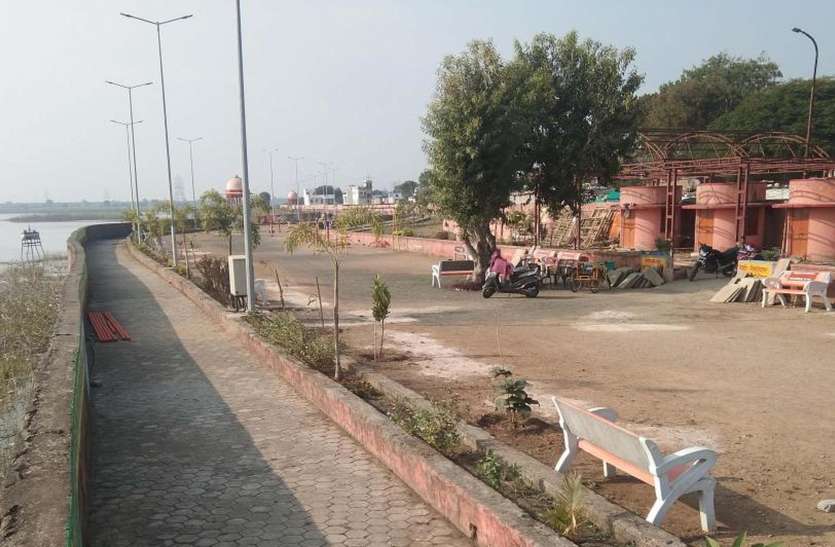 वॉकिंग ट्रैक पर तालाब किनारे 30 फीट ऊंचा बनेगा सेल्फी प्वॉइंट वॉकिंग ट्रैक पर तालाब किनारे 30 फीट ऊंचा बनेगा सेल्फी प्वॉइंट