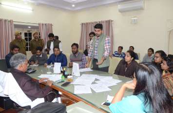 JNVU: Student protests before vice chancellor बगैर आवेदन जेएनवीयू ने छात्रों की उत्तर पुस्तिकाओं का कर दिया पुनर्मूल्यांकन
