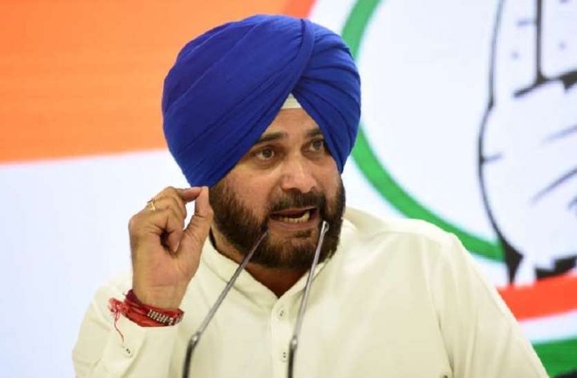 navjot_singh_sidhu.jpg कांग्रेस ने दी नवजोत सिंह सिद्धू को चुप रहने की नसीहत