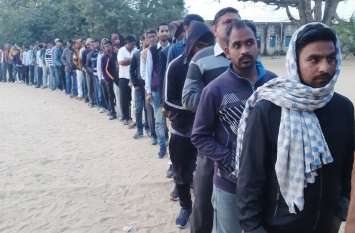 rajasthan panchayat chunav 2020 voting start for second phase update राजस्थान पंचायत चुनाव: सर्दी व कोहरे के बीच मतदान शुरू, मतदाताओं में जोरदार उत्साह