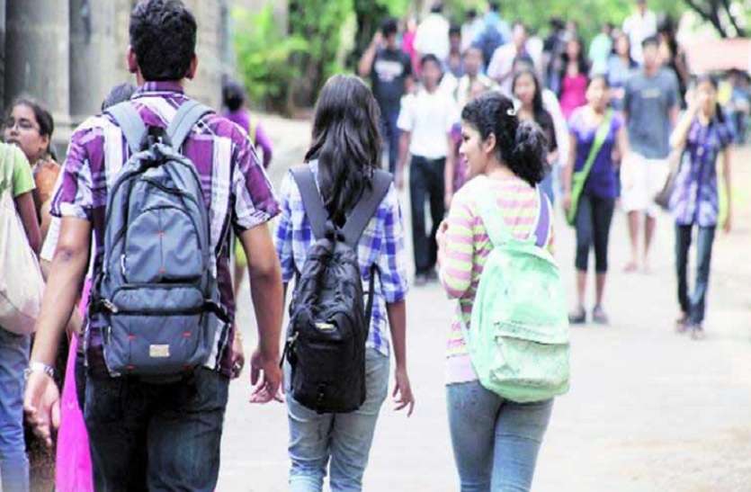 Good news for students: 10वीं और 12वीं के छात्रों को मिली राहत, CBSE ने परीक्षा में कैलकुलेटर ले जाने की दी छूट Good news: 10वीं व 12वीं के छात्रों को CBSE ने परीक्षा में कैलकुलेटर ले जाने की दी छूट
