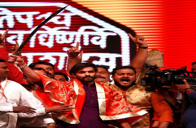 Maha News पिता के कंधे से कंधा मिलाकर चलेंगे राज ठाकरे के बेटे अमित Maha News पिता के कंधे से कंधा मिलाकर चलेंगे राज ठाकरे के बेटे अमित