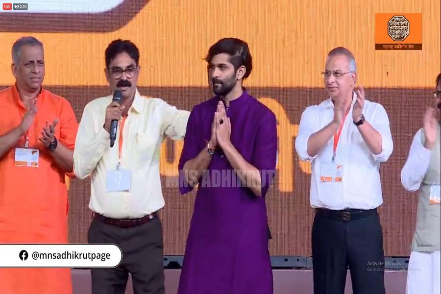 Maha News पिता के कंधे से कंधा मिलाकर चलेंगे राज ठाकरे के बेटे अमित