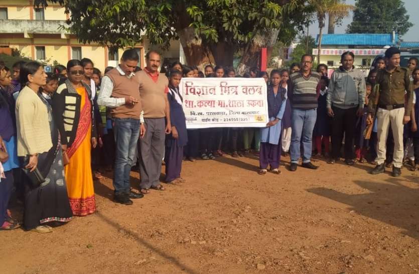 बच्चों को कराया डाकघर और पुलिस चौकी का भ्रमण बच्चों को कराया डाकघर और पुलिस चौकी का भ्रमण