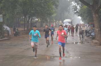 Princess in the marathon and Shubham became the winner in the men's c मैराथन में महिला में राजकुमारी और पुरूष वर्ग में शुभम बने विजेता