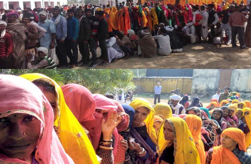 पंचायत चुनाव- तेज सर्दी के बावजूद मतदान के प्रति दिखा लोगों में उत्साह, शाम 7 बजे तक भी जारी रहा मतदान पंचायत चुनाव- तेज सर्दी के बावजूद मतदान के प्रति दिखा लोगों में उत्साह, शाम 7 बजे तक भी जारी रहा मतदान