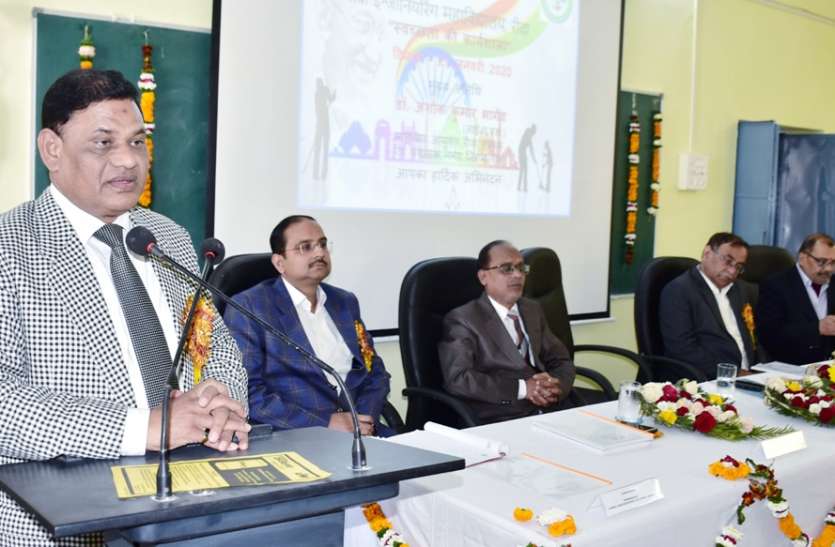 इंजीनियरिंग कॉलेज में कार्यशाला स्वच्छता अभियान का नेतृत्व करने आगे आए युवा पीढ़ी