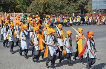 Walking step by step, echoed patriotic slogans मिलते चले कदम से कदम, गूंजे देशभक्ति के नारे