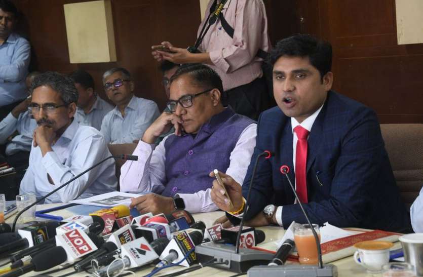Budget / चुनावी साल की झलक : सूरत मनपा का 6003 करोड़ का ड्राफ्ट बजट पेश Budget / चुनावी साल की झलक : सूरत मनपा का 6003 करोड़ का ड्राफ्ट बजट पेश