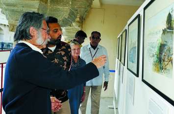Udaipur scene and an scene exhibition concluded चित्रों को पर्यटकों सहित कला प्रेमियों ने भी खूब सराहा