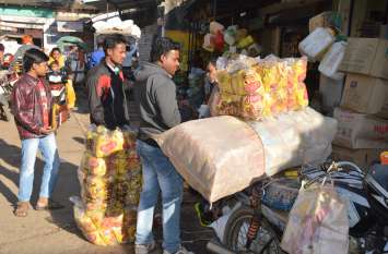 Sneak packets are sold across the district without any registration जिले भर में बिना किसी रजिस्ट्रेशन के बिक रहे स्नेक्स पैकेट्स
