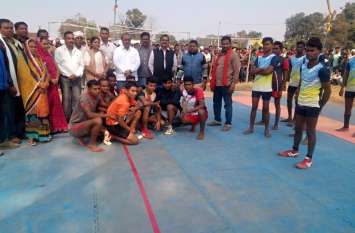 Lalbarra was the winner in Haryana and Kabaddi in Volleywal वॉलीवाल में हरियाणा और कबड्डी में लालबर्रा रही विजेता