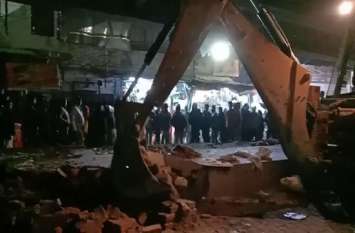 Temporary Vegetable market removed by police n Up ballia बलिया में अतिक्रमणकारियों के खिलाफ बड़ी कार्रवाई, हटाई गई अस्थाई सब्जी मंडी