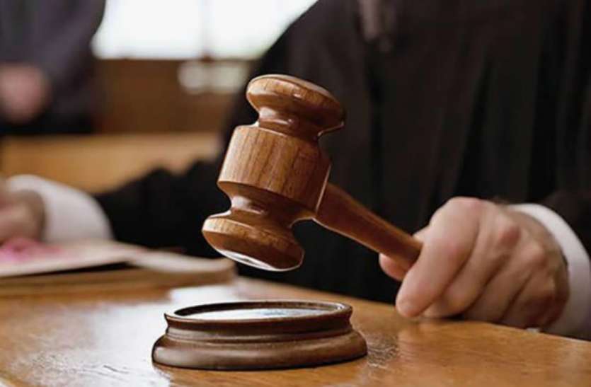 court चिकित्सकों का लाइसेंस रद्द करने पर उच्च न्यायालय ने मांगा जवाब