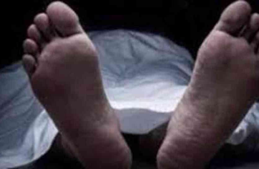 Dead Body खून से लथपथ मिला व्यवसायी का शव