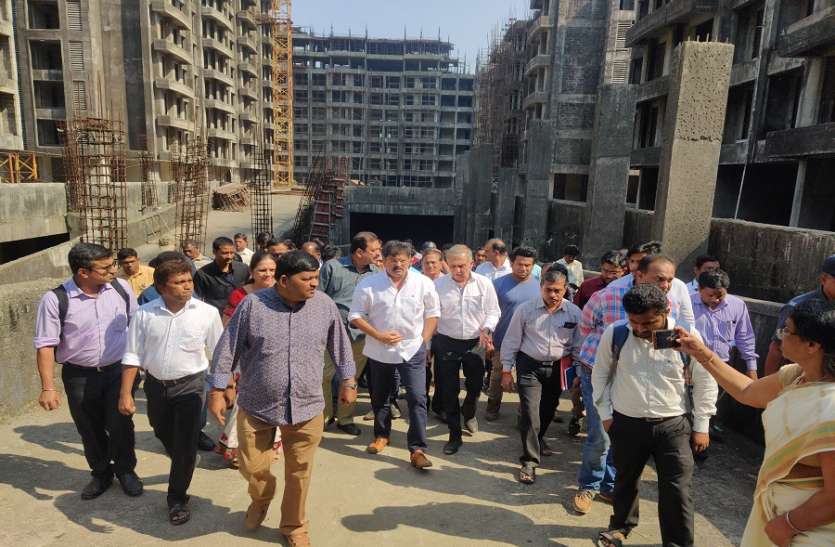 Maha Mhada News: 15 दिनों में पात्रा चॉल का मुद्दा हो साफ, गृह निर्माण मंत्री ने किया दौरा Maha Mhada News: 15 दिनों में पात्रा चॉल का मुद्दा हो साफ, गृह निर्माण मंत्री ने किया दौरा