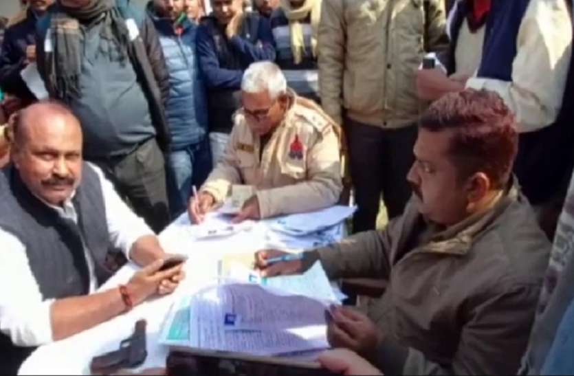 being verified in mau distic मऊ जिले के 6500 शस्त्र लाइसेन्स का हो रहा वेरीफिकेशन, कमी मिलने पर होगा निरस्त