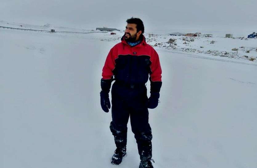 माइनस 39 डिग्री तापमान में सीकर के राजीव ने अंटार्कटिका में बर्फीले तूफान मेें यूं जीती मौत से जंग