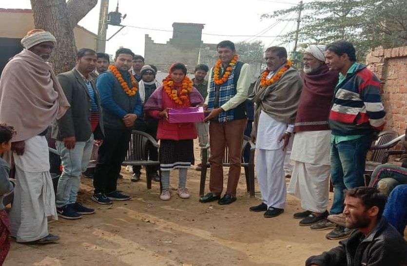- सांपों के बीच पली बढ़ी पूजा सपेरा, अब आतंकवादियों से करेगी मुकाबला - सांपों के बीच पली बढ़ी पूजा सपेरा, अब आतंकवादियों से करेगी मुकाबला
