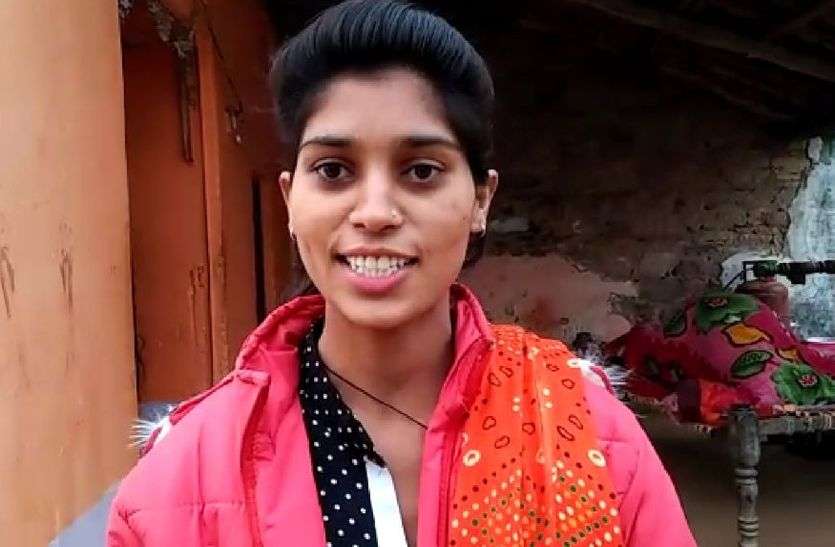Pooja Sapera Of Alwar Selected In CRPF बचपन में सांपों के बीच पली-बढ़ी, पिता ने बकरी चराकर पढ़ाया, बेटी का CRPF में चयन, अब आतंकवादियों से करेगी मुकाबला