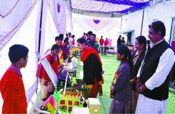 Students Project Rain Water Harvesting, Solar Plant and Smart City विद्यार्थियों ने प्रोजेक्ट में दिखाया रेन वाटर हार्वेस्टिंग, सोलर प्लांट और स्मार्ट सिटी