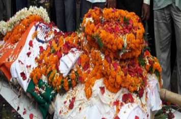Freedom fighter Sheetla Prasad Singh died in mirzapur स्वतंत्रता संग्राम सेनानी शीतला प्रसाद सिंह का निधन