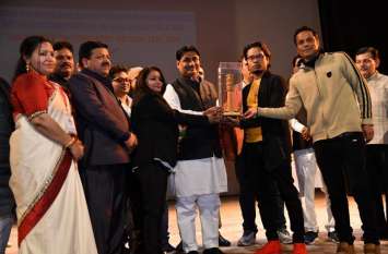 Students gave the message of youth power through their beautiful prese स्टूडेंटस ने अपनी मनमोहक प्रस्तुति से दिया युवा शक्ति का संदेश