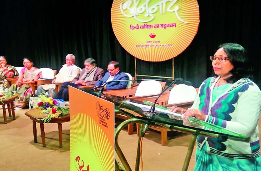 तुम मगन हो नृत्य करते रहे, मांदल की थाप पर झूमते रहे तुम मगन हो नृत्य करते रहे, मांदल की थाप पर झूमते रहे