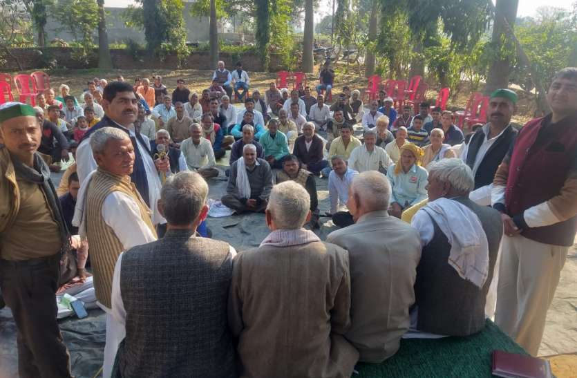 लैदर पार्क को लेकर किसानों की बड़ी पंचायत, किसान नेता बोले जमीन वापस करे सरकार लैदर पार्क को लेकर किसानों की बड़ी पंचायत, किसान नेता बोले जमीन वापस करे सरकार