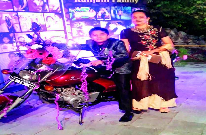 ब्रेन डेड मां के अंग दान किए, ताकि किसी दूसरे के शरीर से उसे निहारती रहे मां ब्रेन डेड मां के अंग दान किए, ताकि किसी दूसरे के शरीर से उसे निहारती रहे मां