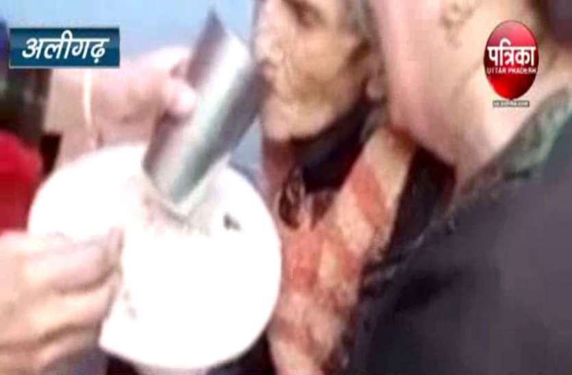 90 वर्षीय मां को घर में बंद कर घूमने निकले बेटे-बहू, 10 दिन तक भूखी प्यासी रही कैद 90 वर्षीय मां को घर में बंद कर घूमने निकले बेटे-बहू, 10 दिन तक भूखी प्यासी रही कैद