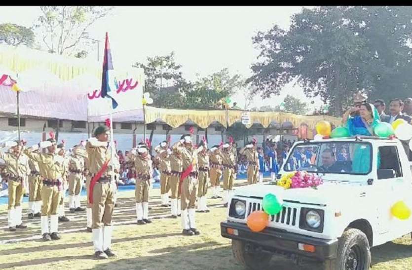 कॉलेज ग्राउंड पर मुख्य समारोह में दिखे देशभक्ति के रंग कॉलेज ग्राउंड पर मुख्य समारोह में दिखे देशभक्ति के रंग