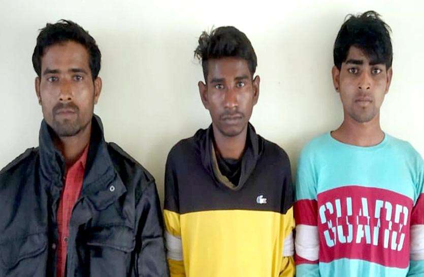 बाइक चोर गिरोह के तीन शातिर आरोपी गिरफ्तार बाइक चोर गिरोह के तीन शातिर आरोपी गिरफ्तार