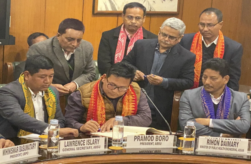 बोड़ो समझौते के बाद क्षेत्र में गरमाई राजनीति, माहौल बिगडऩे की आशंका बोड़ो समझौते के बाद क्षेत्र में गरमाई राजनीति, माहौल बिगड़ने की आशंका