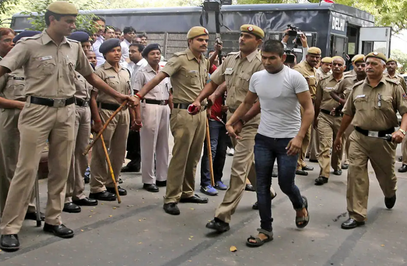 Vinay Sharma Nirbhaya Case (File Photo) निर्भया केसः बढ़ सकती है फांसी की तारीख! विनय ने राष्ट्रपति के पास भेजी दया याचिका