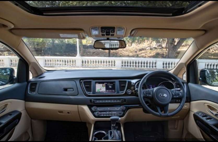kia carnival new लॉन्चिंग से पहले डीलरशिप पर दिखी kia carnival, जानें इसकी खूबियां
