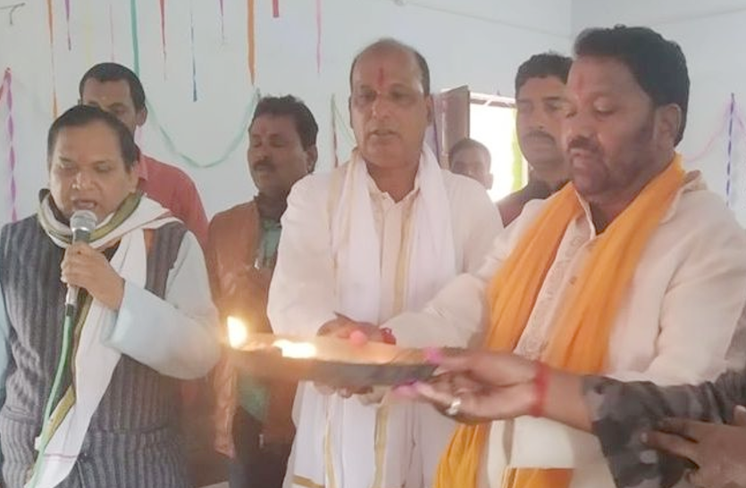जिस स्कूल में ककहरा सीखा, शिक्षामंत्री बनते ही वहां सरस्वती पूजा करने पहुंचे जिस स्कूल में ककहरा सीखा, शिक्षामंत्री बनते ही वहां सरस्वती पूजा करने पहुंचे