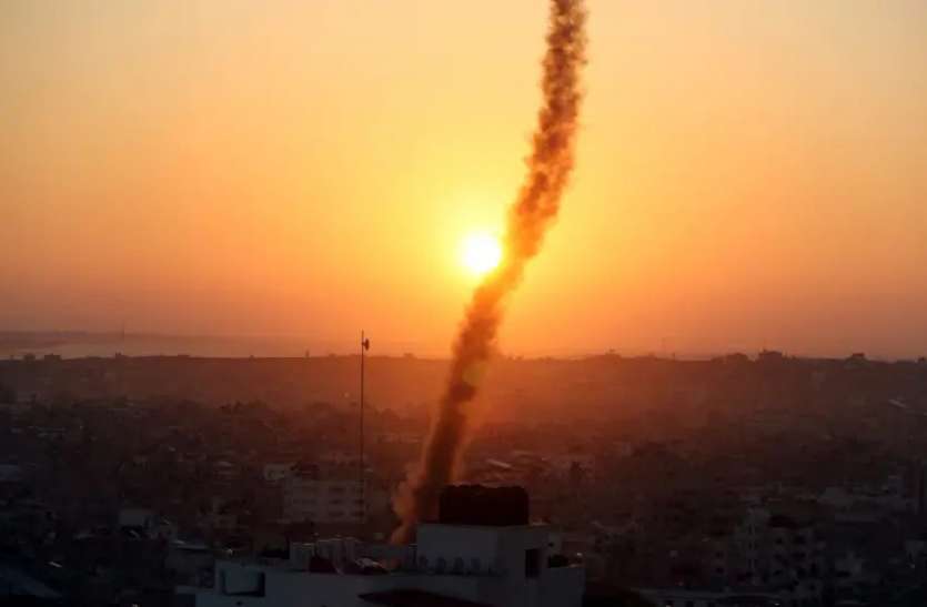 Israel Rocket Launch गाजा पट्टी से हुआ रॉकेट हमला, जवाब में इजराइली वायु सेना ने की एयर स्ट्राइक