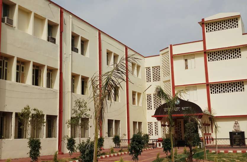 rdvv स्टूडेंट्स के बारे में सोचा तो सही! कोर्स पूरा कराने के लिए छुट्टी के दिन भी होगी पढ़ाई