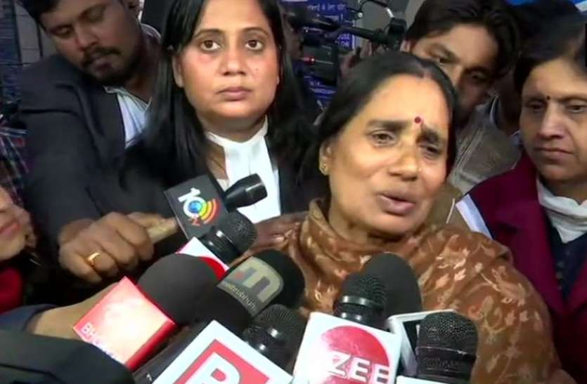 Nirbhaya Case निर्भया केसः छलका मां का दर्द, बोलीं- दरिंदों के वकील ने दी थी चुनौती, अनंतकाल तक फांसी नहीं होने दूंगा