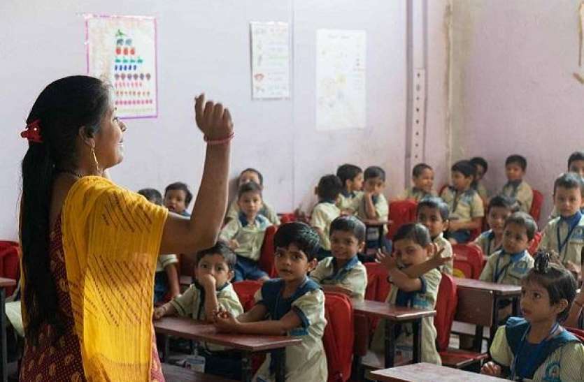 school एक दिन लिया था अवकाश, 16 दिन बाद भी स्कूल नहीं पहुंचे हेडमास्टर, सहायक शिक्षक