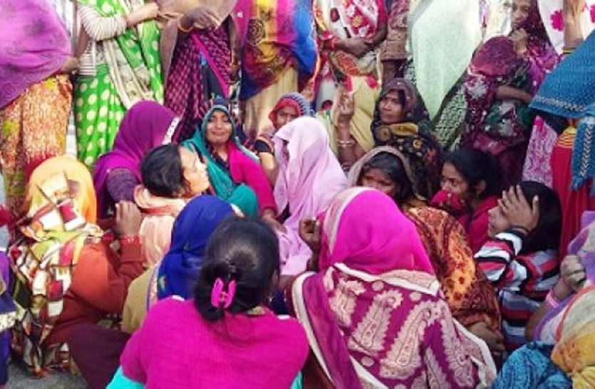 दर्दनाक हादसे में घर वालों की आंखों के सामने मासूम की मौत, इस वजह से हुई दुर्घटना दर्दनाक हादसे में घर वालों की आंखों के सामने मासूम की मौत, इस वजह से हुई दुर्घटना