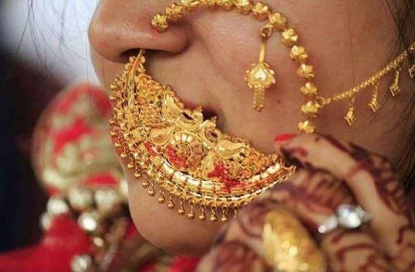 Gold reached record level Budget 2020 : इंटरनेशनल बुलियन एक्सचेंज खोलने की घोषणा से सोना रिकॉर्ड स्तर पर पहुंचा