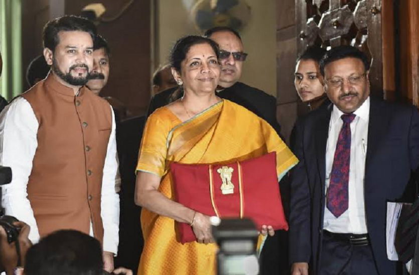 वित्त मंत्री निर्मला सीतारमण Budget 2020: नए टैक्स स्लैब में फंसा पेंच, छूट का लाभ उठाने के त्यागनी होंगी 70 रियायतें!
