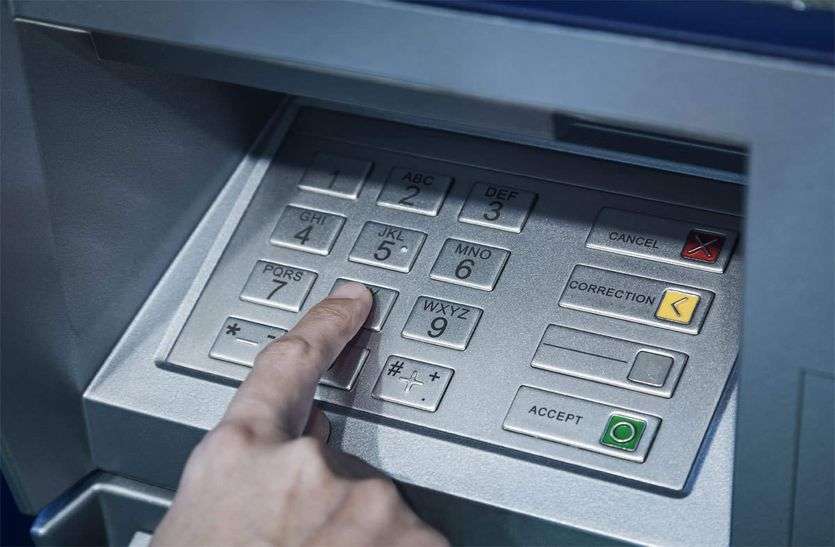 bank ATM शेयर में हुआ घाटा तो एटीएम उखाड़ लिया, चोर पकड़ा तो पुलिस हो गई हैरान