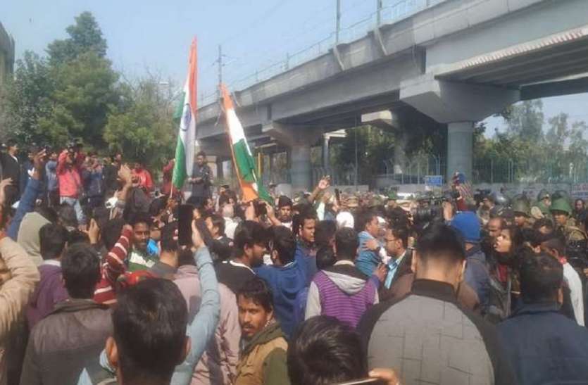 shahin bag.jpg शाहीन बाग में गोलीकांड बाद प्रदर्शनकारी नाराज, युवक पर पुलिस सरक्षण देने का आरोप