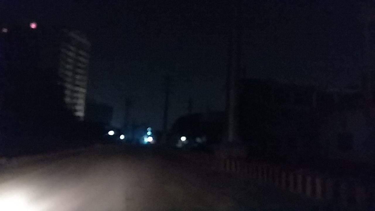 29 street lights on a 3 kilometer road, 50 meters away from the collector office, 150 meters on the road, dark